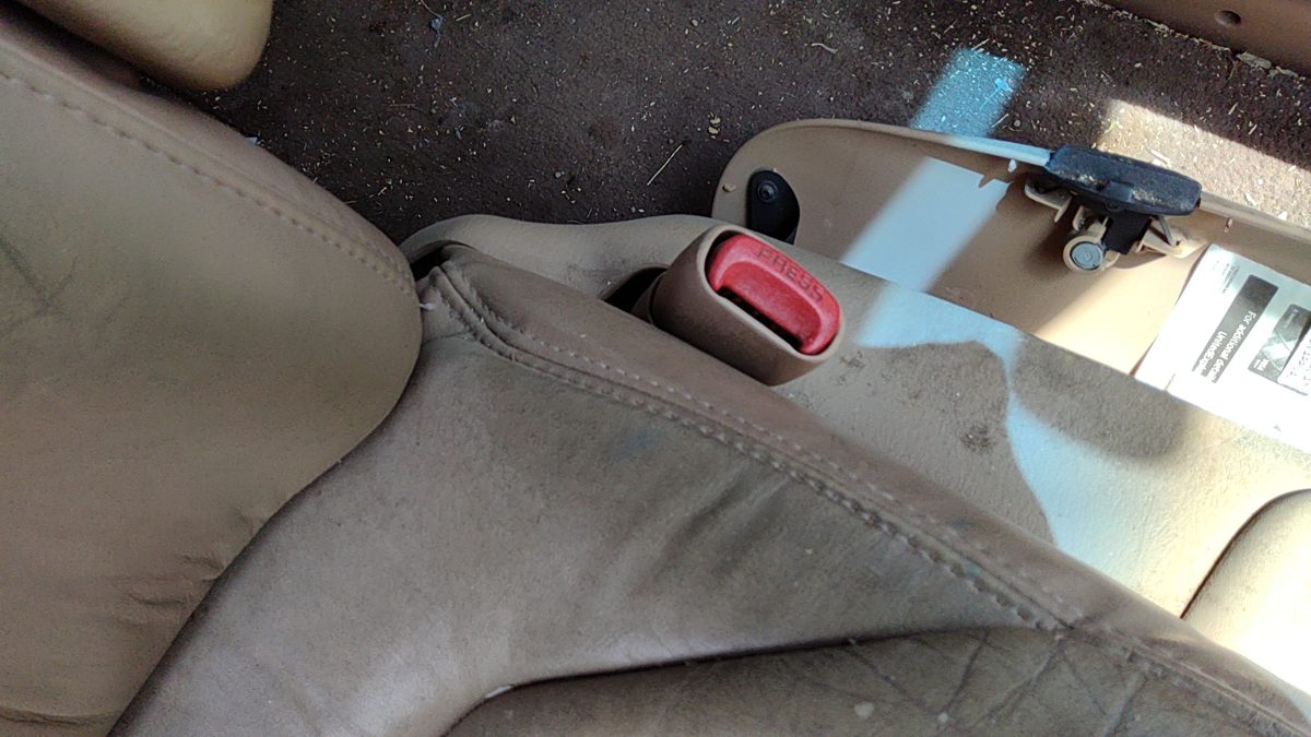 00 Town & Country Passenger Right Front Seat Belt Buckle Receiver Oem Tan