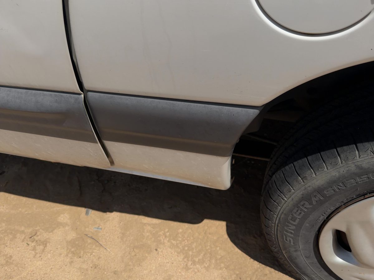 1999 Chrysler Town & Country Driver Left Rear Moulding On Quarter Panel Oem