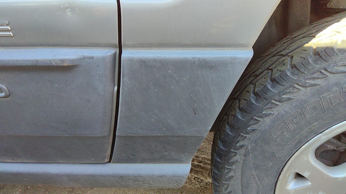 2001-2003 Jeep Grand Cherokee Passenger Right Moulding From Fender Trim Strip
