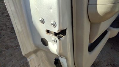 2005-2010 Jeep Grand Cherokee Driver Left Front Door Latch With Rods/Cables Oem