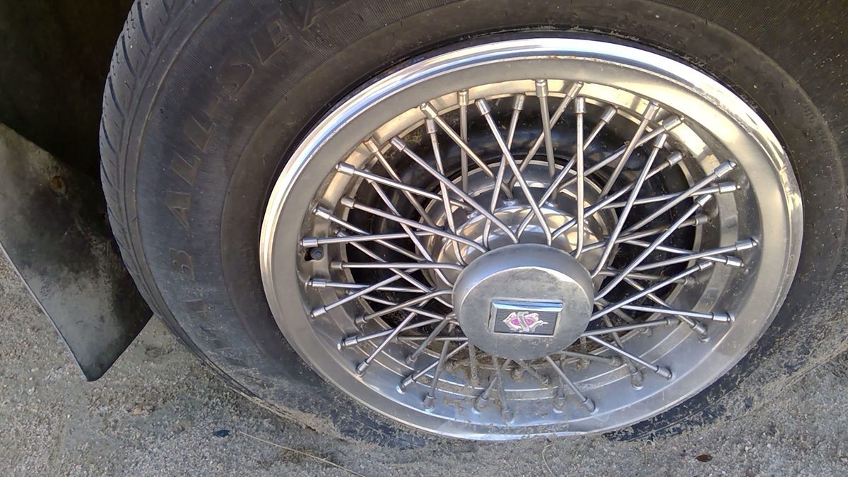 1984-1985 Olds 88 15" Wheel Cover Oem Wire Type Hub Cap Factory Spoke Design