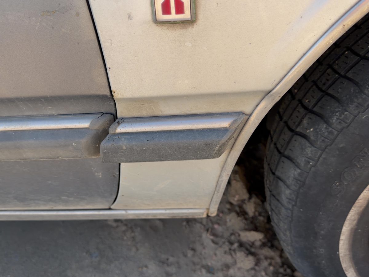 1986 Olds 88 Passenger Right Moulding From Fender Oem Trim Strip