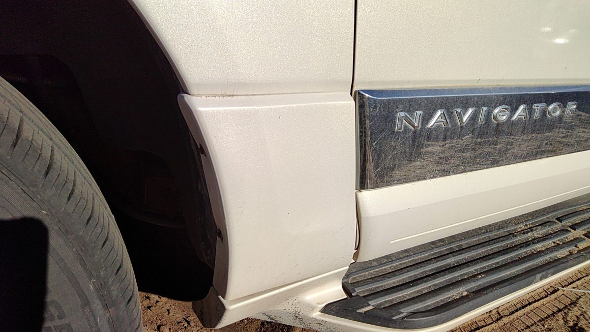 07-17 Navigator Driver Left Moulding From Fender Trim Strip Pv White Chocolate