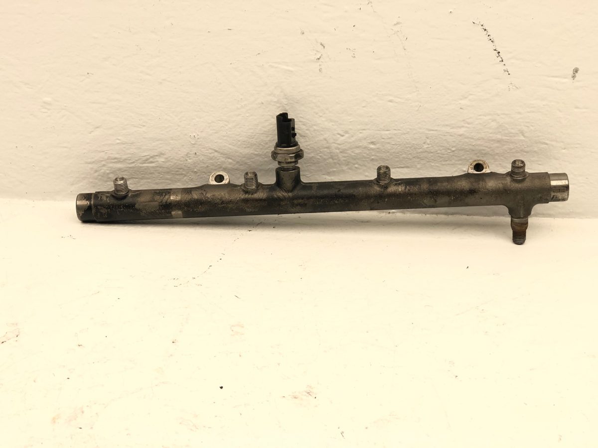 2008-2010 Ford F250 RIGHT PASSENGER SIDE Fuel Rail OEM 6.4L Powerstroke
