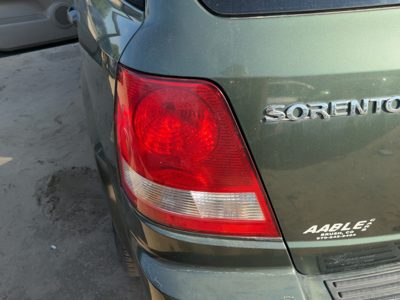 2003-2006 Kia Sorento Driver Left Tail Light Brake Lamp Oem Rear 924013E030