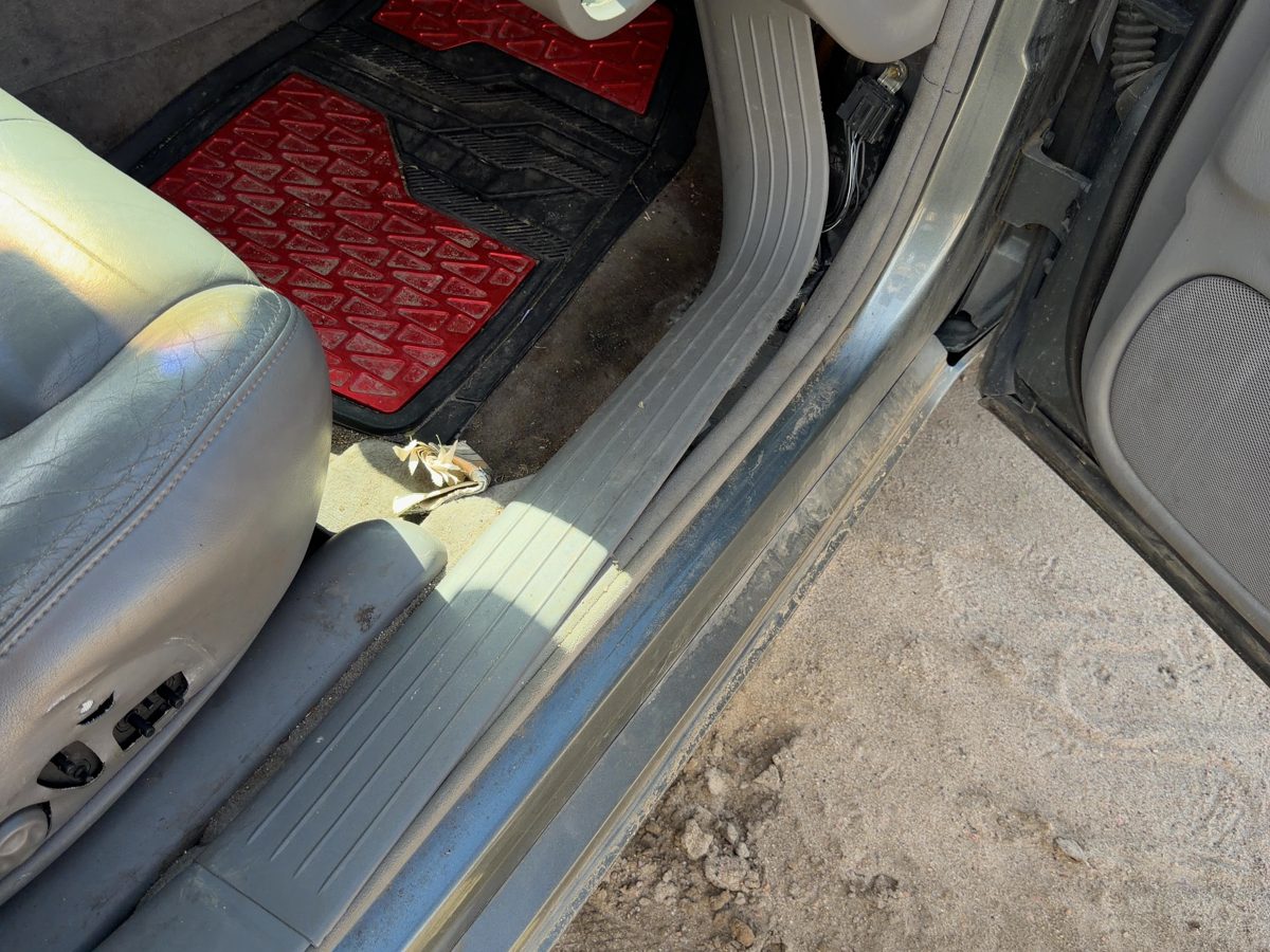 2003 Cadillac Seville Kick Panel