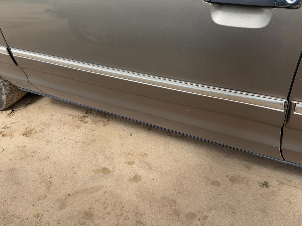 98-05 Grand Marquis Driver Front Moulding From Door Trim Strip Arizona Beige Aq
