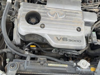 2000-2001 Infiniti I30 Front Valve Cover Oem 3.0L