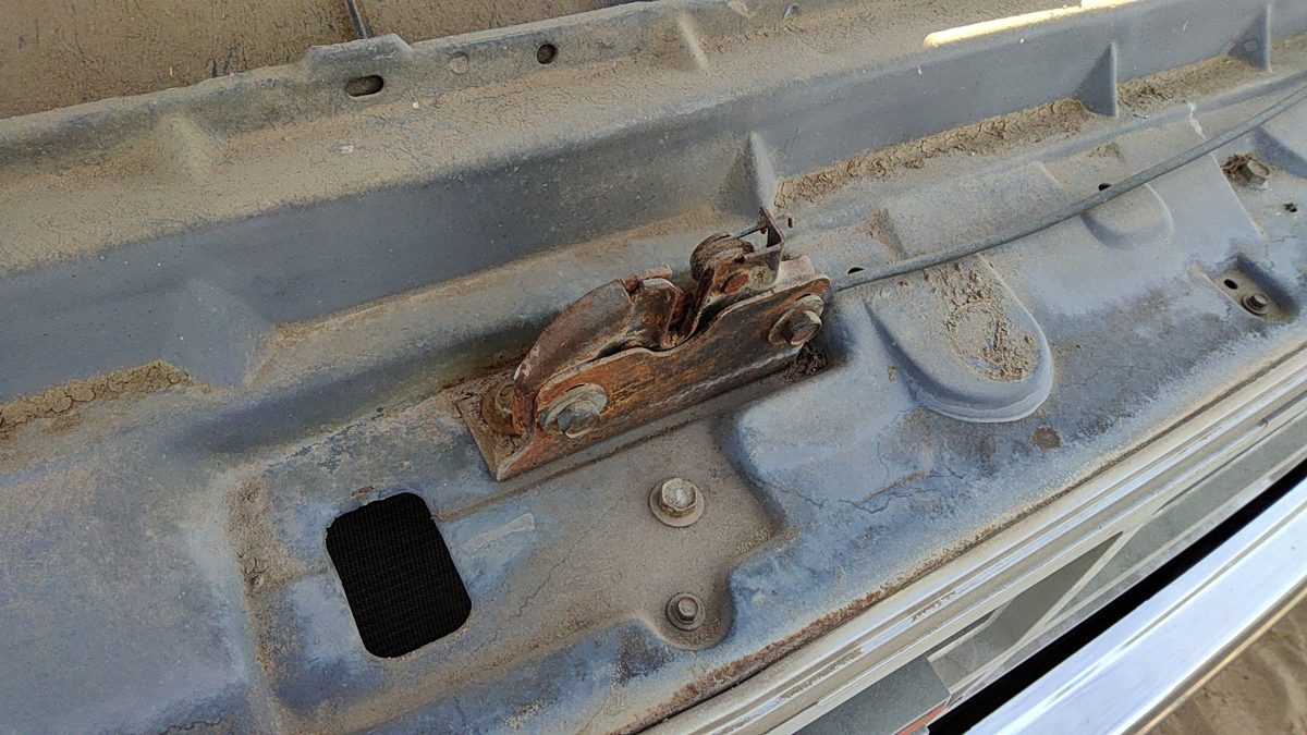 1981-1988 Gmc Sierra C3500 Hood Latch Assembly With Bracket Oem 15606587
