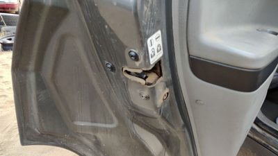2006-2011 Chevy Hhr Driver Left Rear Door Latch With Rods/Cables Oem Back