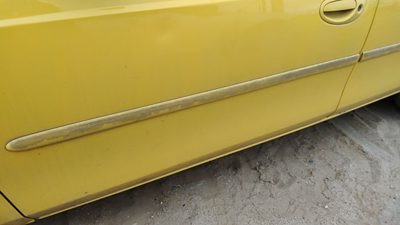 2000-2005 Dodge Neon Driver Left Front Moulding From Door Oem Trim Strip Yellow