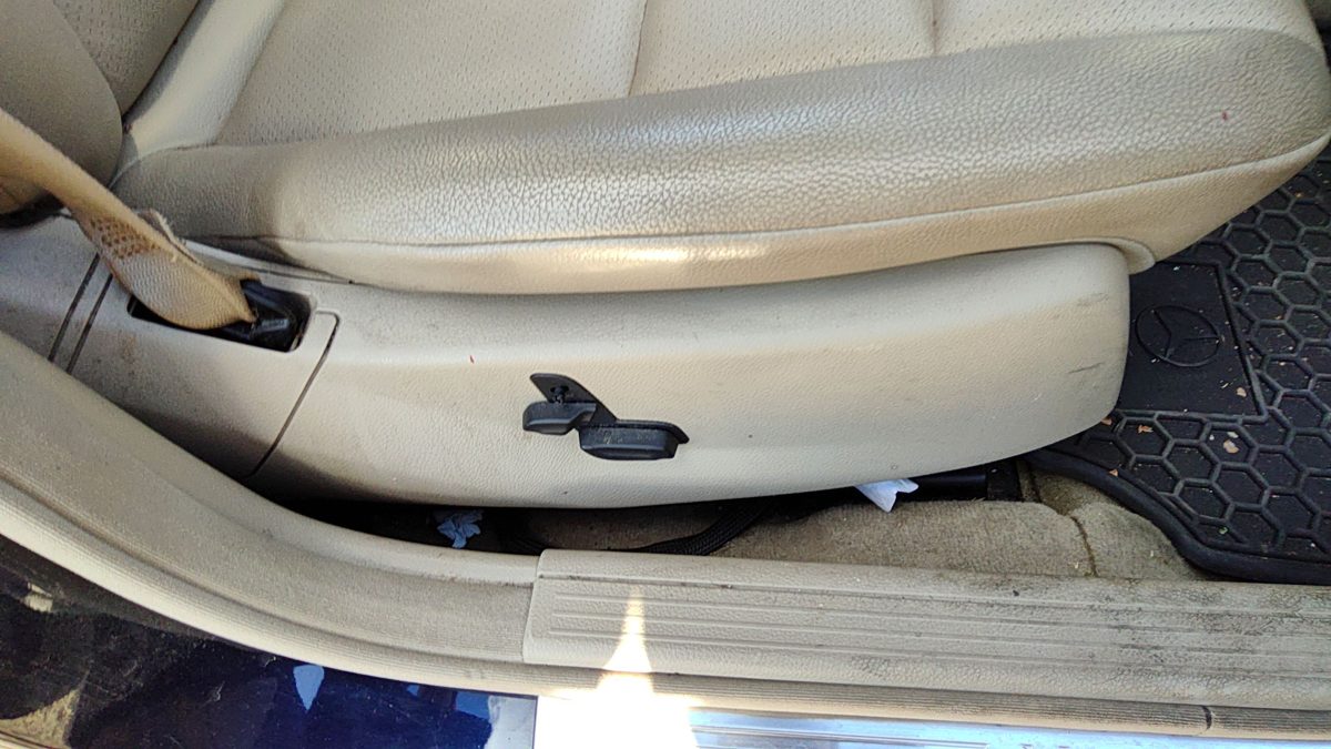 2013 Mercedes C300 Passenger Right Side Power Seat Switch With Trim Panel Beige