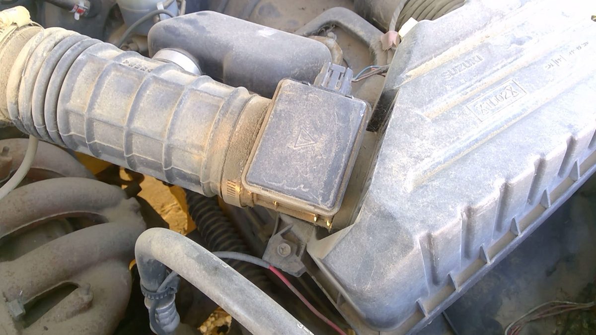 1996 Chevy Geo Tracker Air Flow Meter