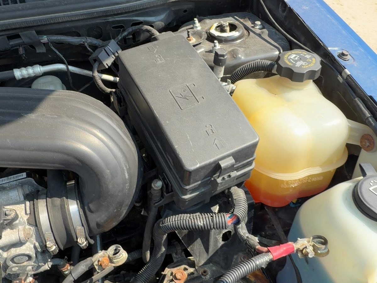 2005 Saturn Vue Engine Fuse Box