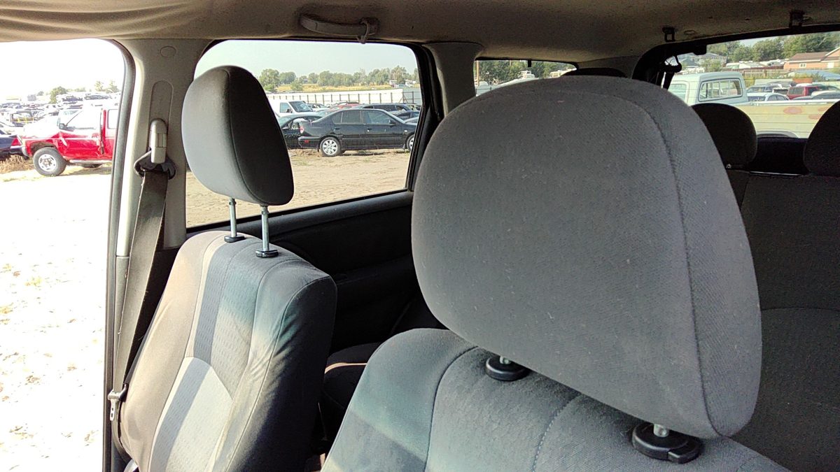 2005-2006 Mazda Tribute Pair Of Headrests Oem Left Right Set Front Seat