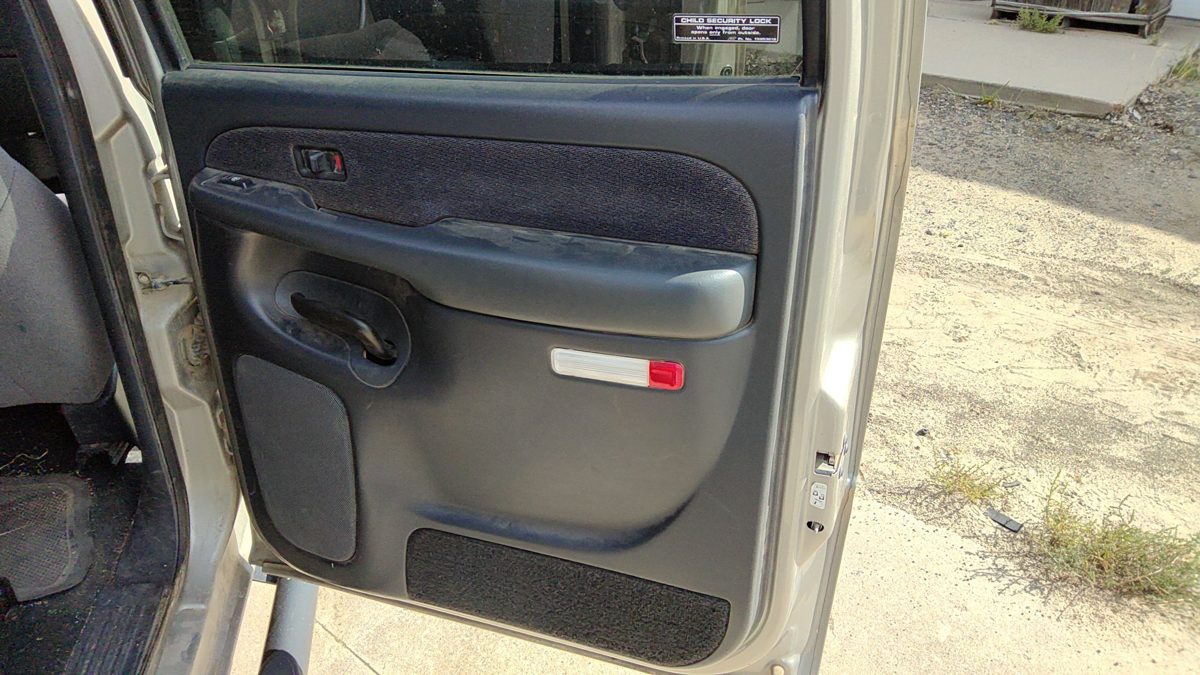 01 02 Sierra 2500 Hd Passenger Right Rear Door Panel With Switches Graphite 12D