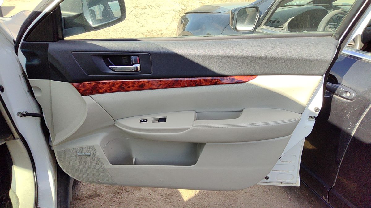 11-14 Legacy Outback Passenger Right Front Door Trim Panel With Switches Ivory