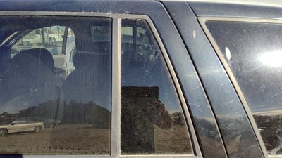 02-09 Trail Blazer Driver Left Rear Vent Window Back Door Glass With Frame Oem