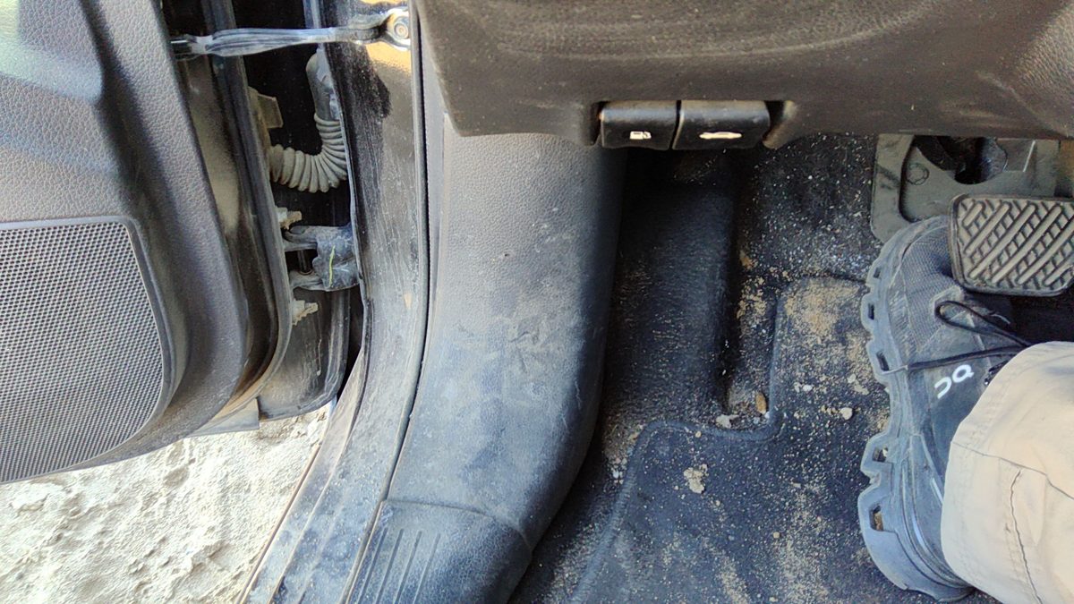 2014-2019 Nissan Sentra Driver Left Lower Kick Trim Panel Oem Charcoal G