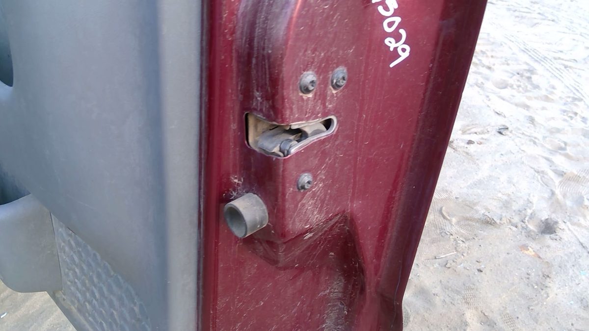 2006 F350 Super Duty Passenger Right Front Door Latch With Rods/Cables Oem