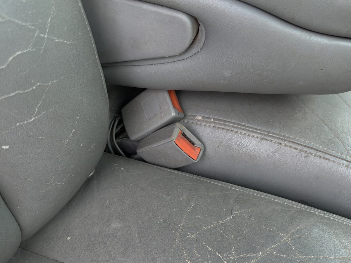 97 Chevy Silverado 1500 Passenger Right Front Seat Belt Buckle Receiver Oem Gray