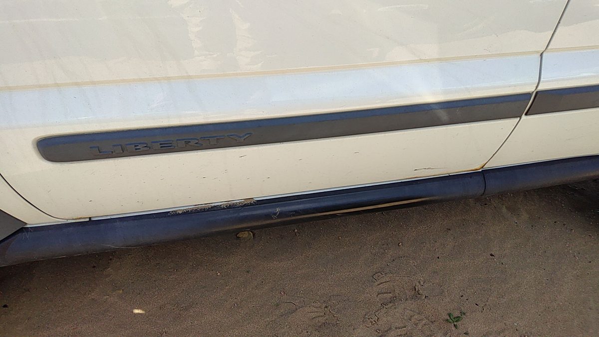 2005 Jeep Liberty Driver Left Front Moulding From Door Oem Trim Strip
