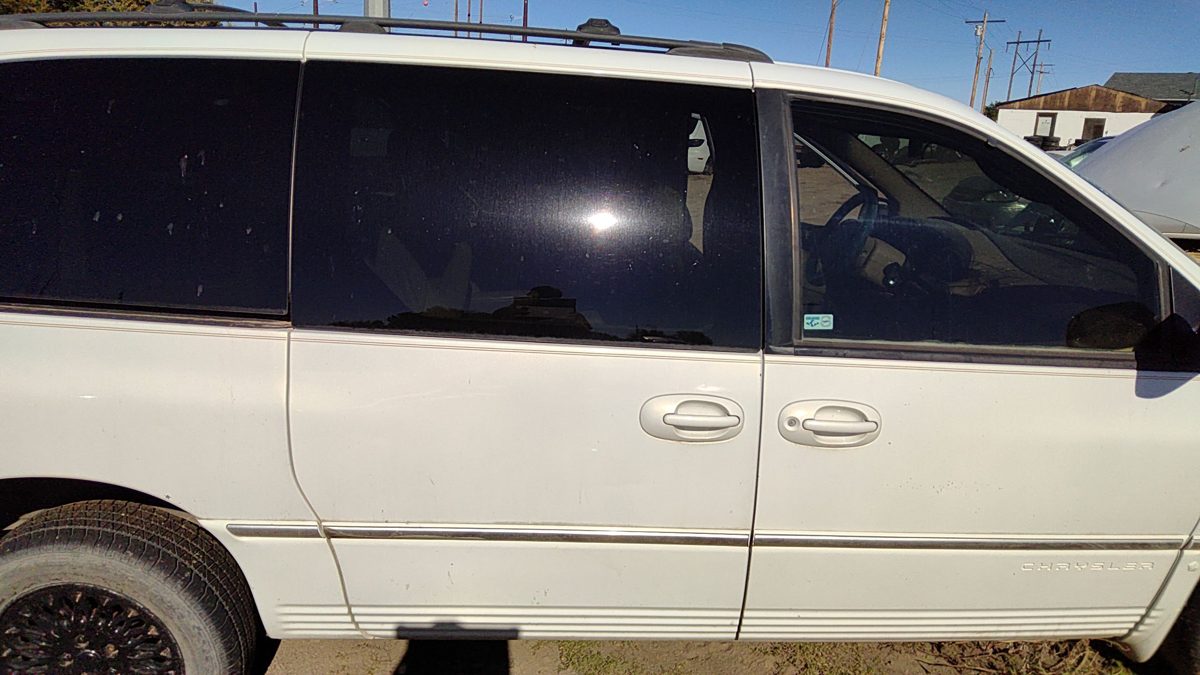 1998 Chrysler Town Cntry Rear Door