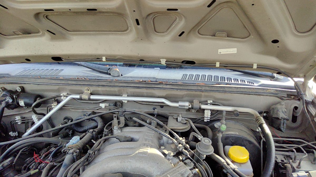 2004 Nissan Xterra Windshield Wiper Cowl Vent Trim Panel Oem Cover
