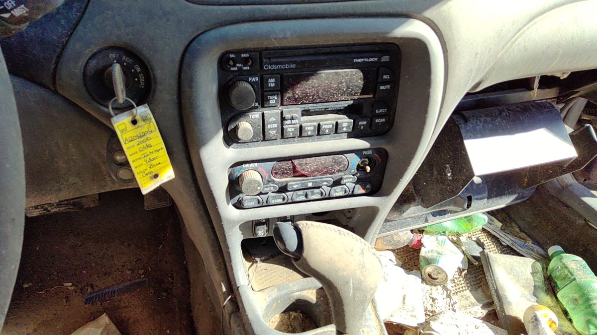 2000 Olds Intrigue Dash Panel