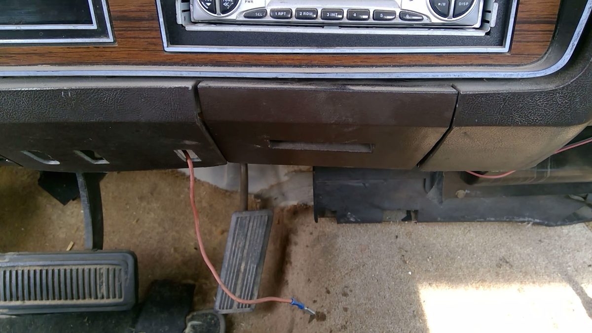 1981-1983 Dodge Ram W350 Fold Out Ash Tray Assembly OEM Dash 04216669