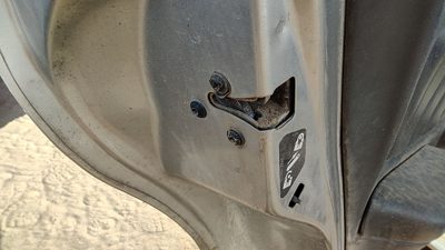2000-2005 Pontiac Bonneville Driver Left Rear Door Latch With Rods/Cables Back