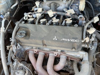 2007 Mitsubishi Eclipse Valve Cover
