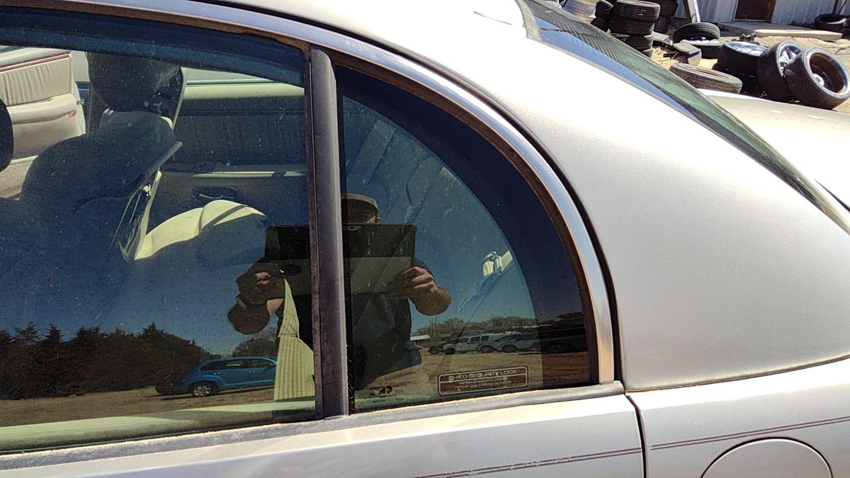1997-2005 Park Ave Ultra Driver Left Rear Vent Window Back Door Glass With Frame