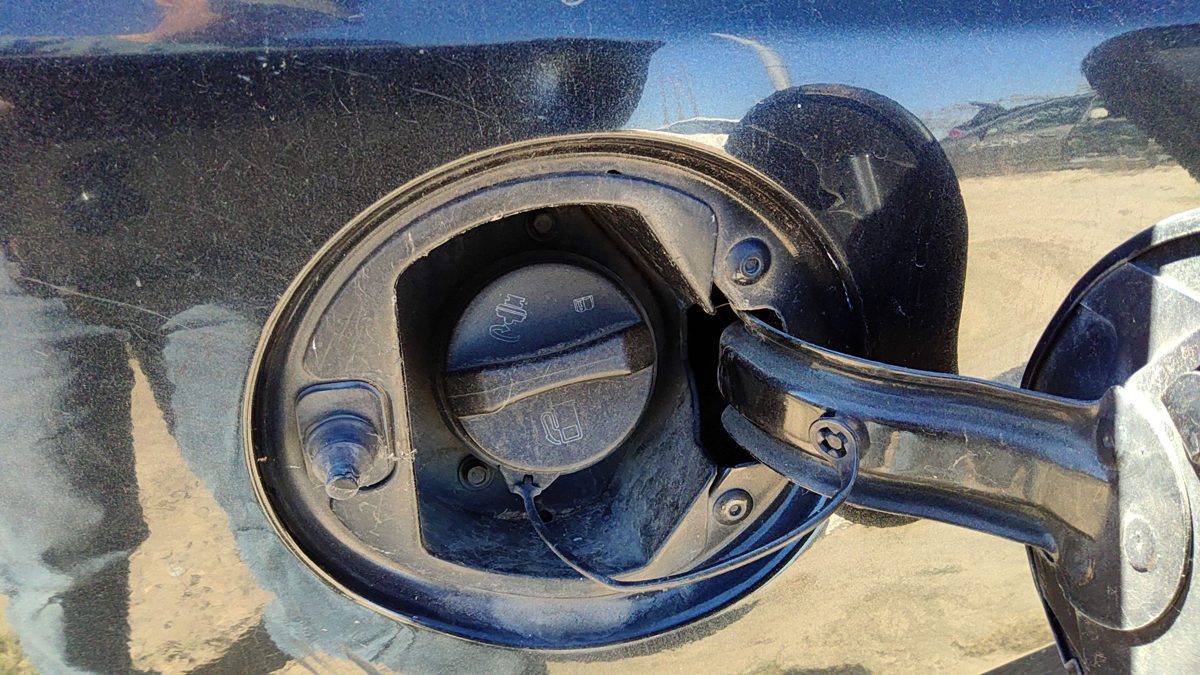 2008-2012 Chevy Malibu Fuel Filler Neck Assembly With Gas Cap Oem 15828982