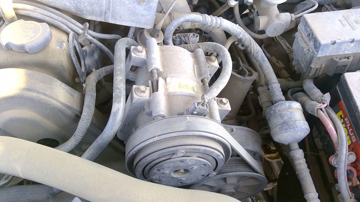 1994-1995 Mazda B2300 AC Compressor Air Conditioner Pump Assembly 2.3L MT 4x2