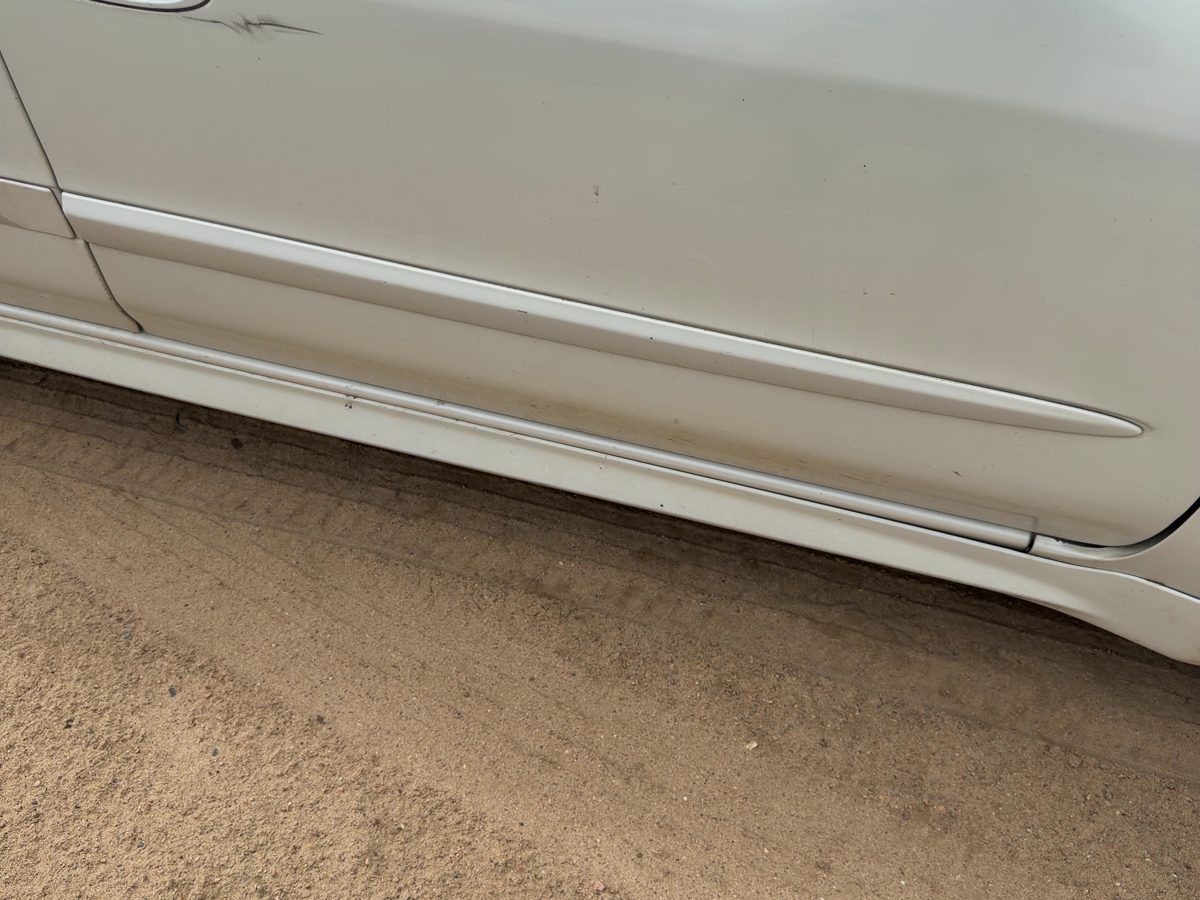 2000-2001 Infiniti I30 Passenger Right Front Moulding From Door Oem White
