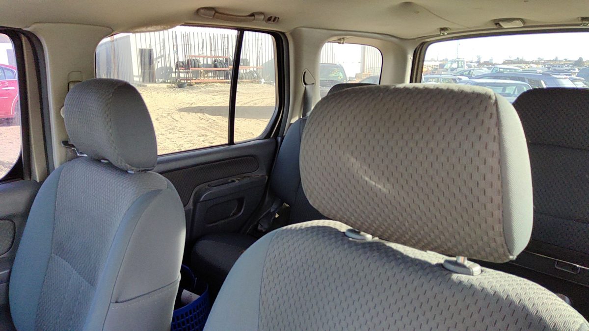2002-2004 Nissan Xterra Pair Of Front Headrests Oem Left Right Set Seat