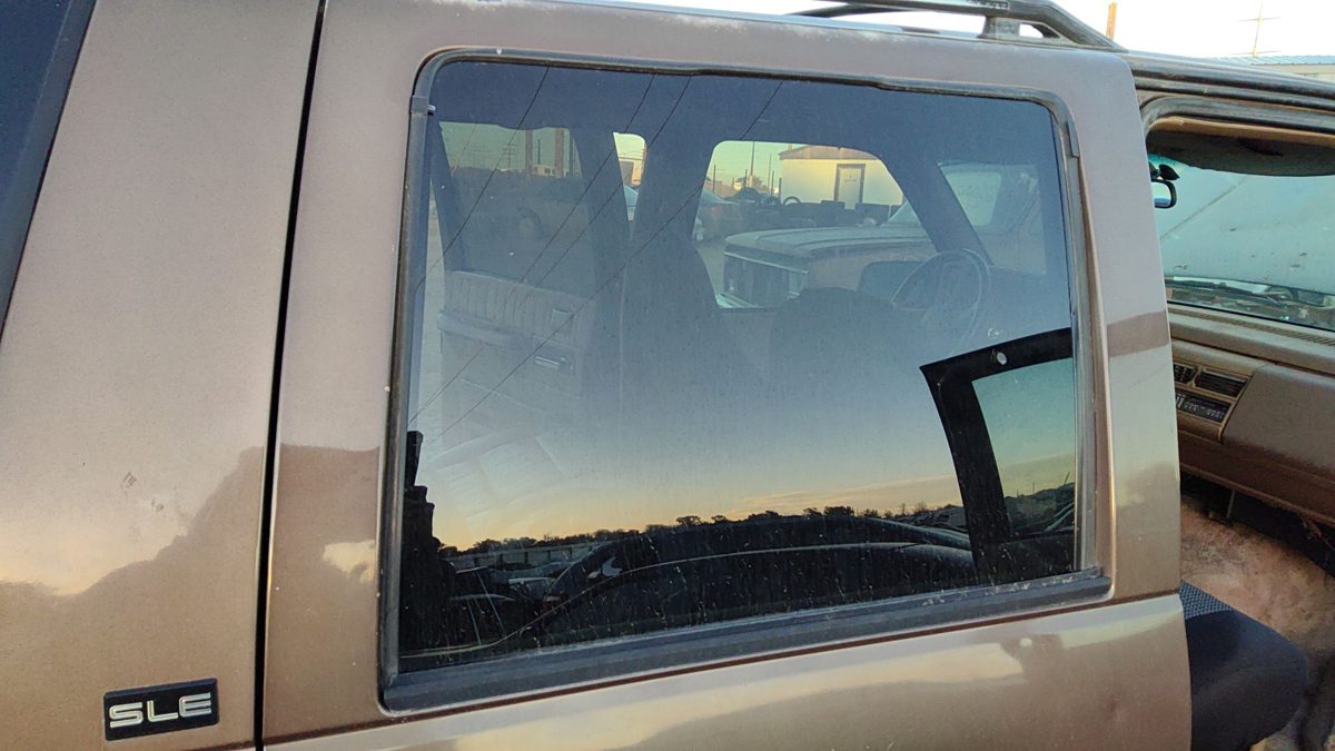 1992-1999 Chevy Suburban Passenger Right Rear Side Window Door Glass Oem Back