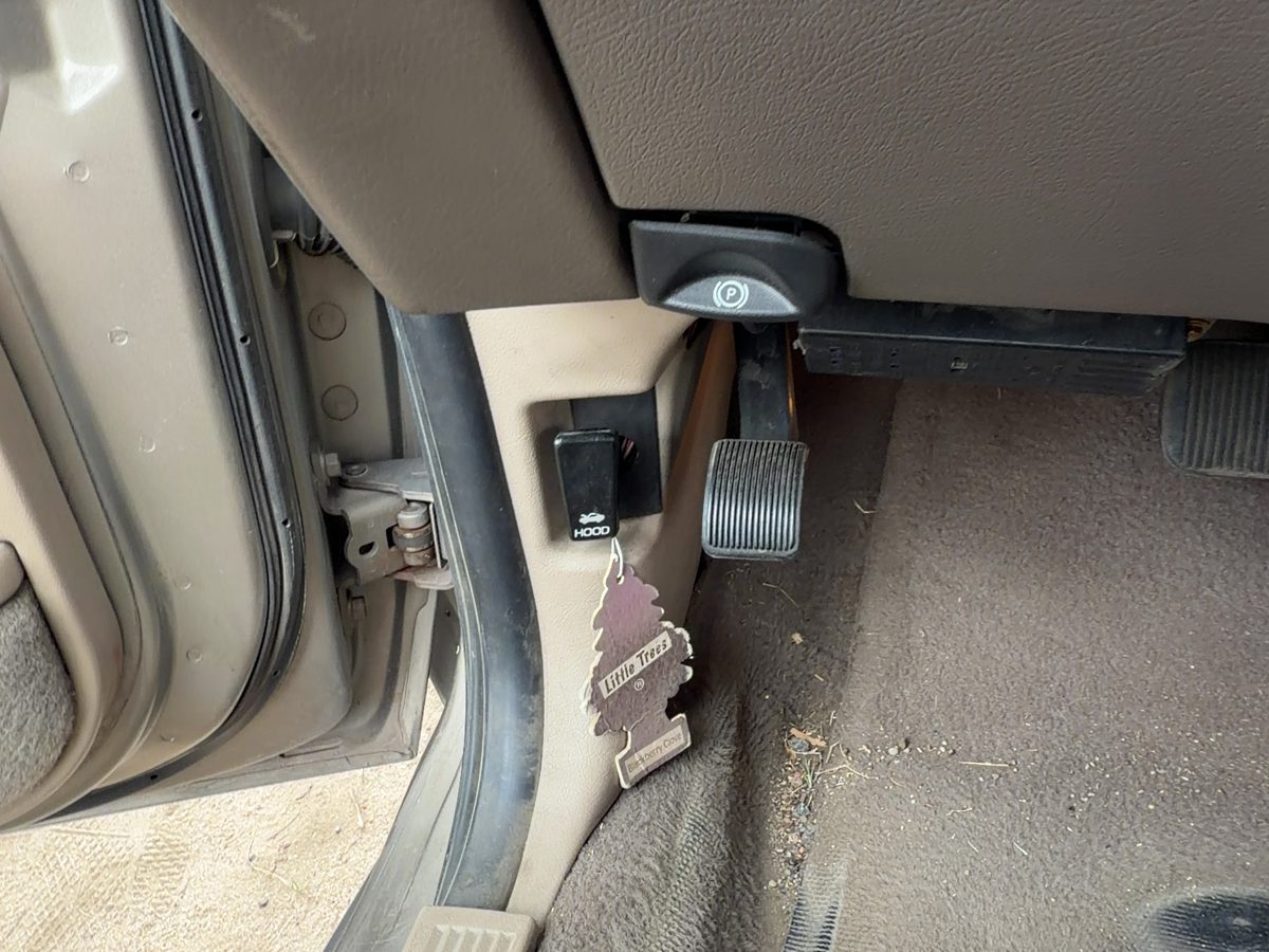 2002 Mercury Grand Marquis Driver Left Lower Kick Trim Panel Oem Tan Bh