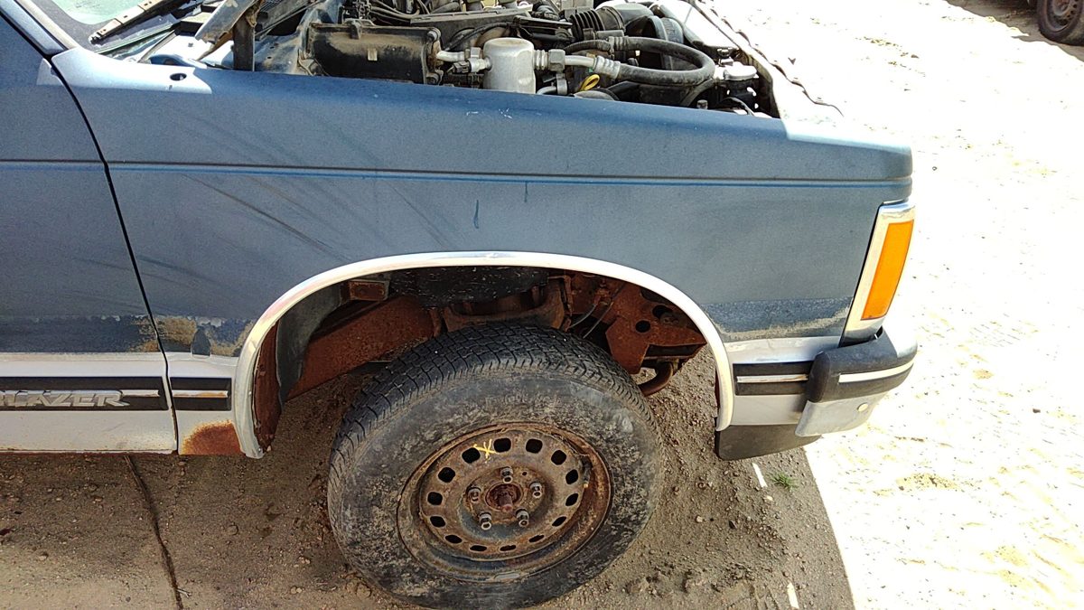 1983-1994 Chevy S10 Blazer Passenger Right Front Fender Oem Blue 15961502