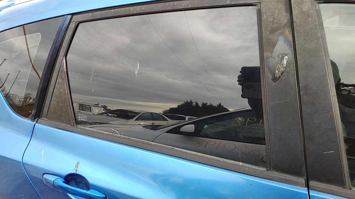 2004-2009 Mazda 3 Passenger Right Rear Side Window Door Glass Oem Back
