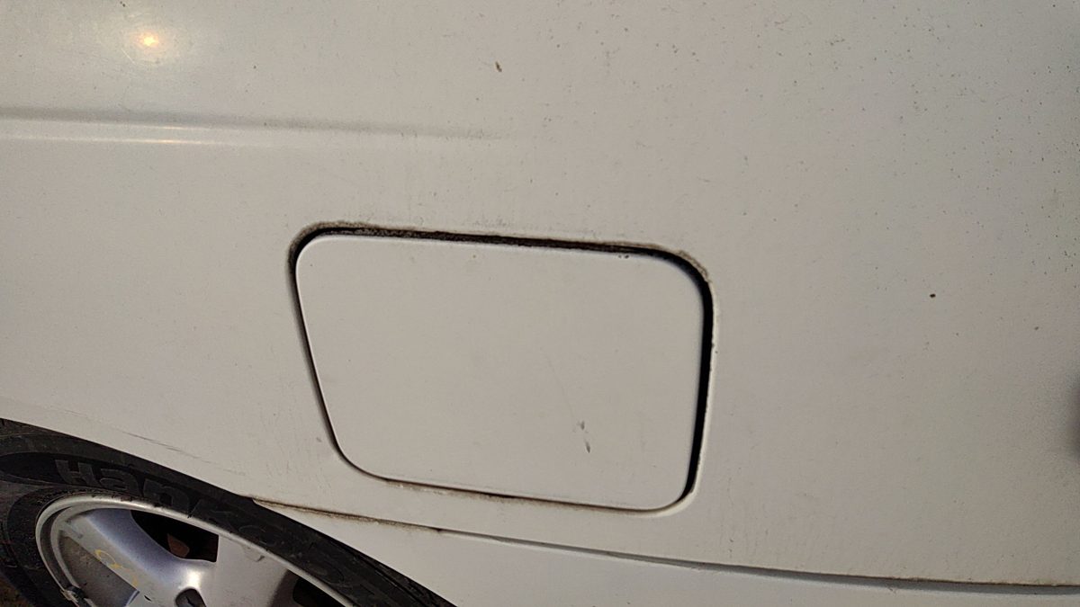 2000-2006 Nissan Sentra Fuel Tank Door With Hinge Gas Lid Oem Filler White Qm1