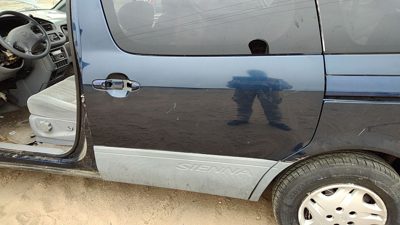 2001 Toyota Sienna Rear Door