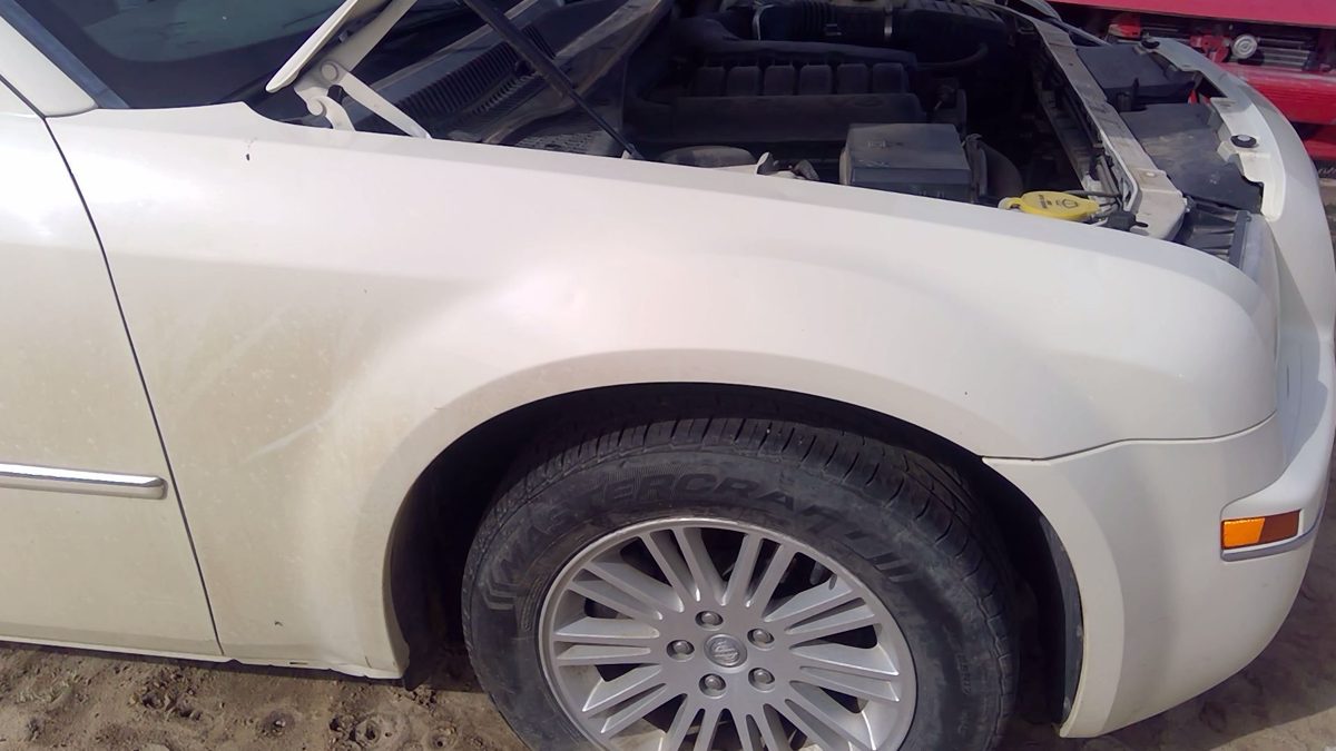 2010 Chrysler 300 Fender