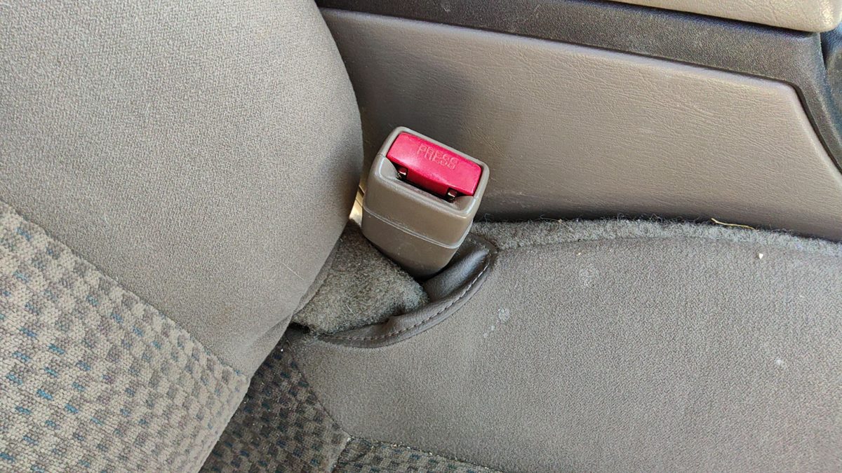 99-05 Grand Am Passenger Right Front Seat Belt Buckle Receiver 52D Dark Taupe