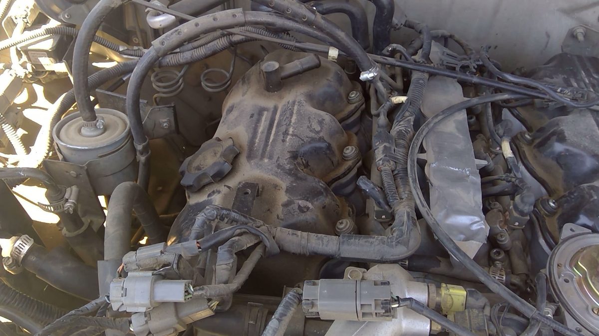 1994 Nissan Pathfinder Passenger Right Valve Cover SOHC 3.0L