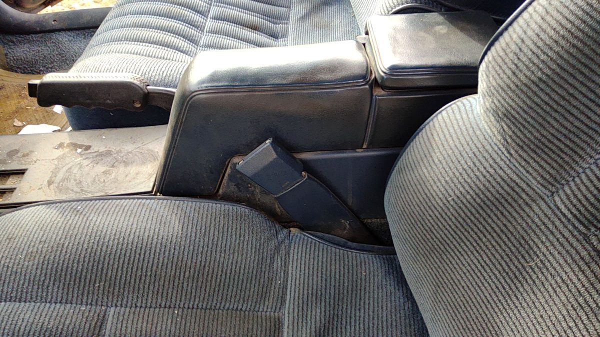 1989 Olds Cutlass Calais Driver Left Front Seat Belt Buckle Receiver Blue 2 Door