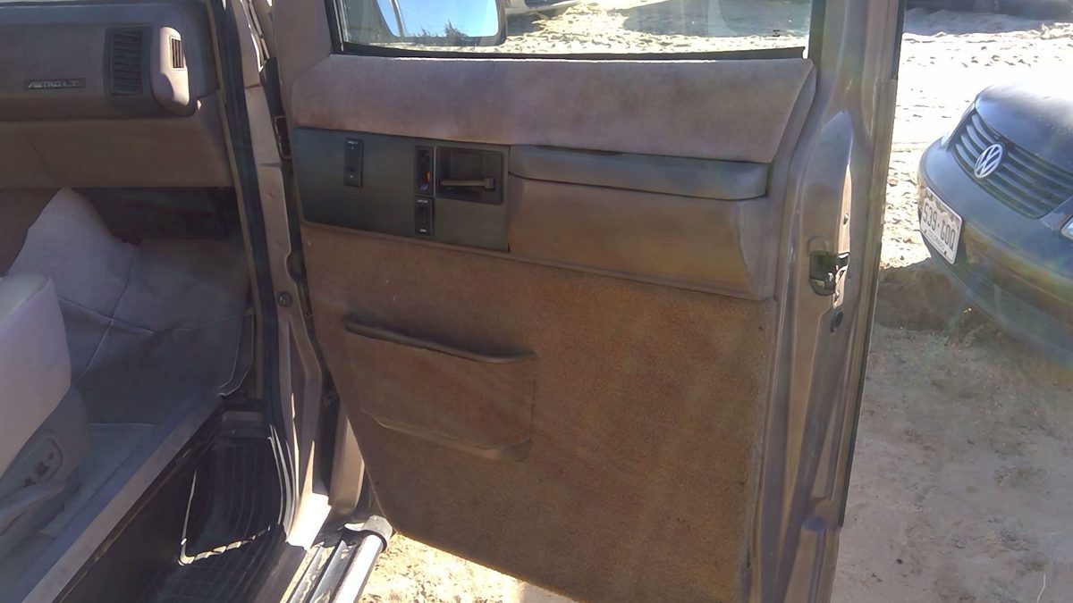 1992-1995 Chevy Astro Passenger Right Front Inside Door Trim Panel Only Oem Tan