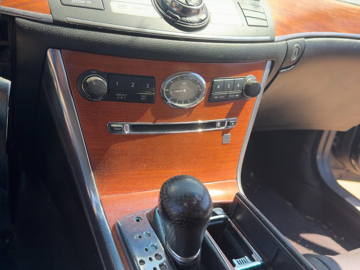 2007 Infiniti M35 Dash Panel