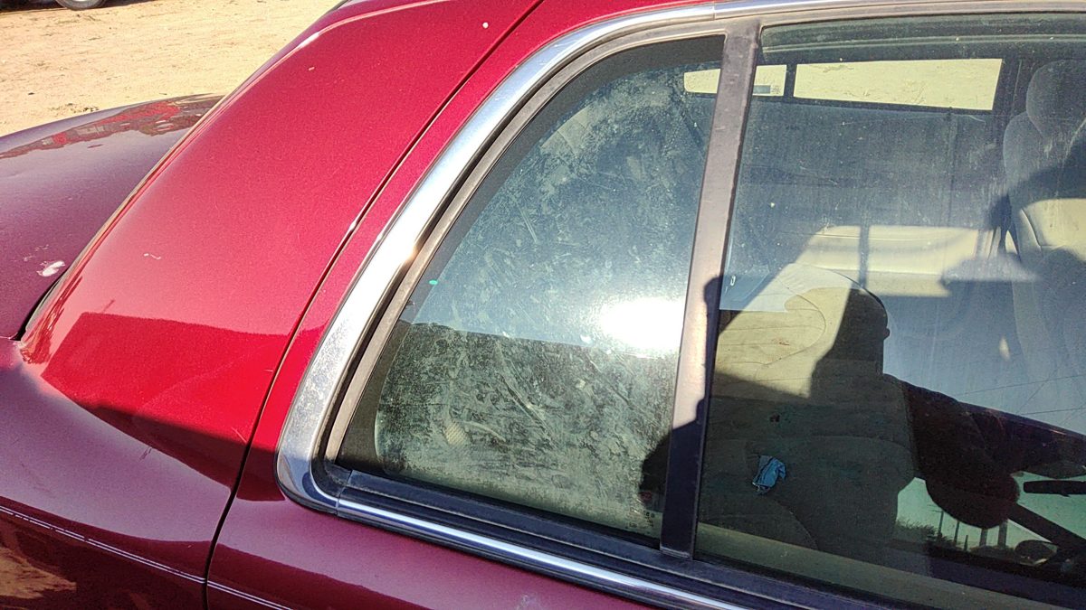 94-11 Marquis Passenger Right Rear Vent Window Back Door Glass With Frame Oem